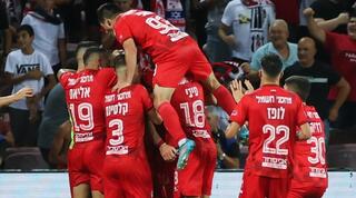 שחקני הפועל באר שבע חוגגים