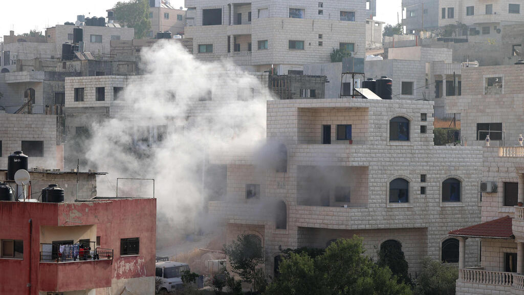 Palestinians clash with IDF troops in Rujeib near Nablus on Tuesday כוחות הביטחון בפעילות סמוך לשכם