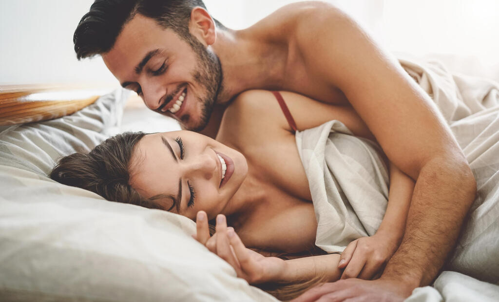 Making love is not a different kind of sex. It is a different experience by choice (Photo: shutterstock) גבר ואישה במיטה