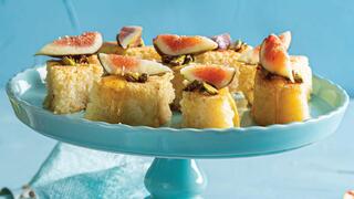 עוגת סולת עם תאנים