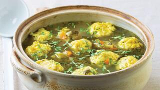 מרק ירקות עם כופתאות סולת