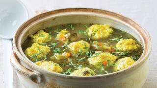 מרק ירקות עם כופתאות סולת