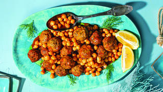 קציצות דגים וחומוס