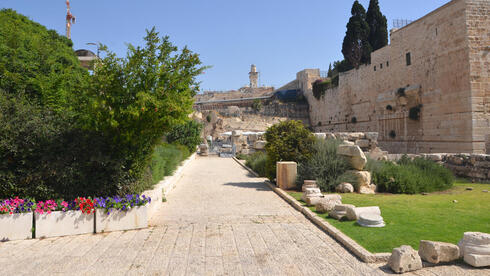 קשת רובינסון ולידה רחבת עזרת ישראל בגן הארכיאולוגי - מרכז דוידסון
