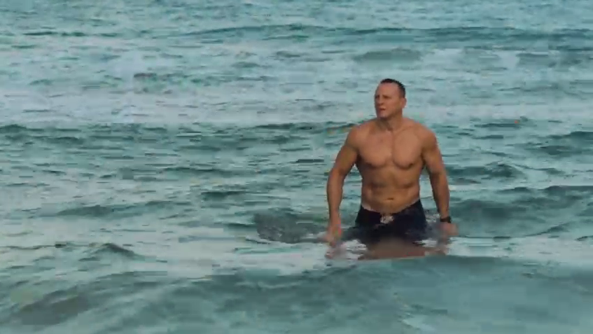 Впервые: министр туризма Развозов лично снялся в рекламной кампании для привлечения туристов в Израиль שותה בבר, משתכשך בים ומסתובב בחליפה ברחבי הארץ - הקמפיין של יואל רזבוזוב לתיירים