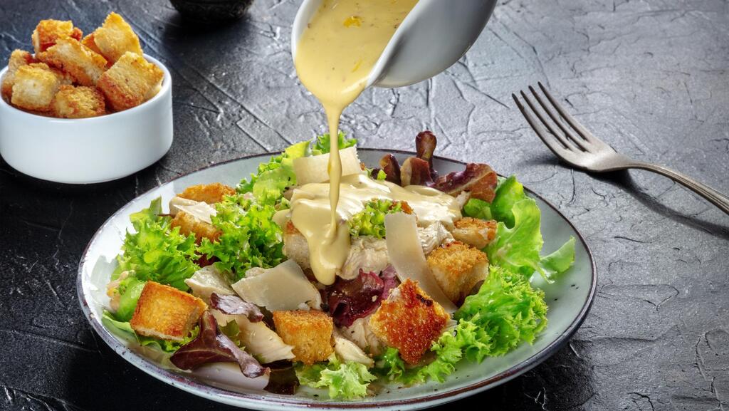 סלט עם רוטב