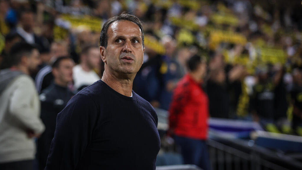 מאמן הפועל חיפה רוני לוי