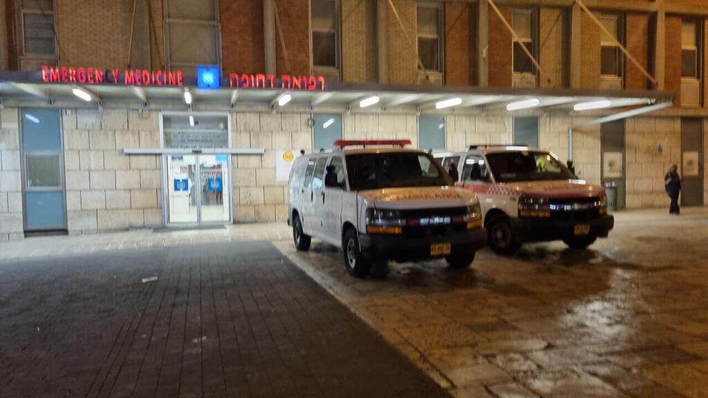 הפצועים מהפיגוע בקריית ארבע מפונים לבית החולים - בניהם פצוע במצב אנוש