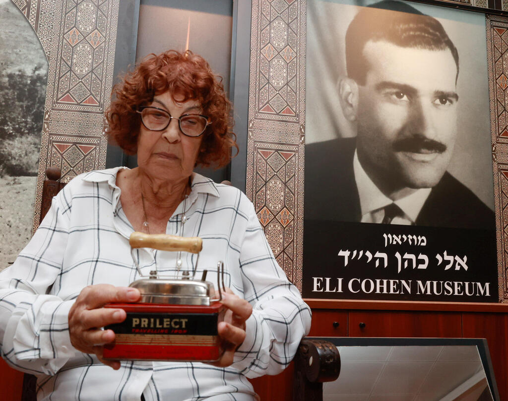 הפריטים שיוצגו במוזיאון שייפתח לזכרו של המרגל הישראלי אלי כהן
