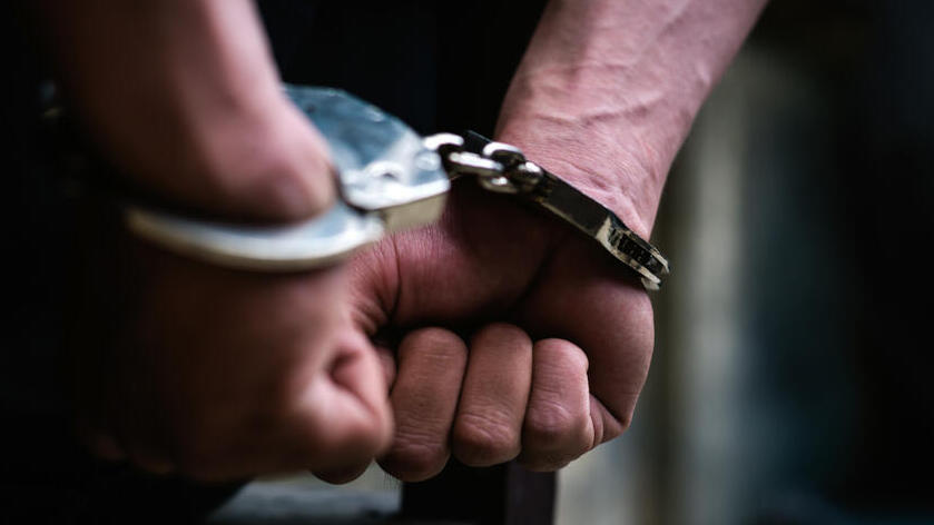 ישראלי במעצר, אילוסטרציה