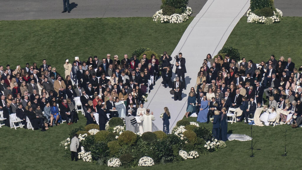 Naomi Biden, Joe Biden’s granddaughter, marries at the White House (Photo: AP) ארה"ב חתונה של נעמי ביידן נכדתו של ג'ו ביידן ב הבית הלבן