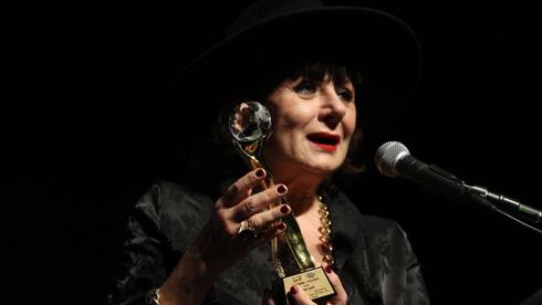 חנה לסלאו מקבלת פרס מפעל חיים בתחום המשחק