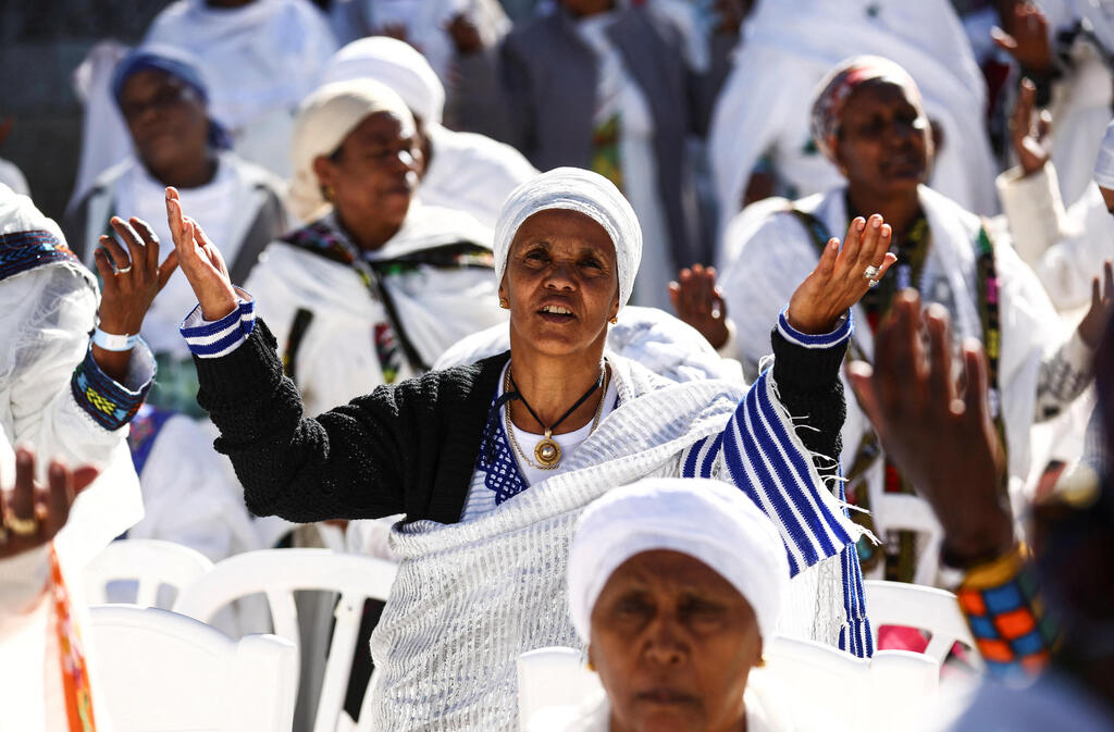 Members of the Ethiopian community at the Sigd holiday in Jerusalem (Photo: Reuters) בני העדה התאיופית בחג הסיגד בירושלים