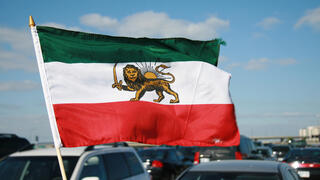 דגל איראן הישן מ תקופת ה שאה הפרסי