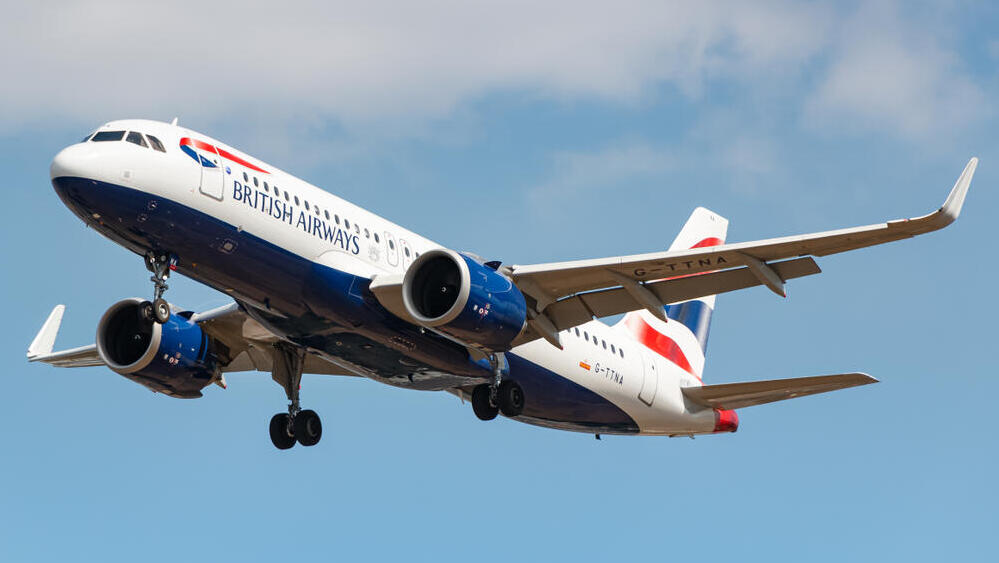 Самолет авиакомпании British Airways (Фото: shutterstock) מטוס איירבוס A320neo של בריטיש איירווייז