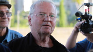 אלון אולארצ'יק בהלוויה של יצחק קלפטר