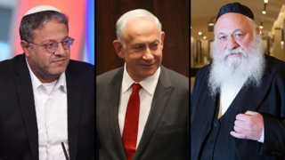 יצחק גולדקנופף בפיצוציה החביבה עליו