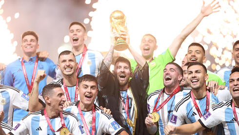 נבחרת ארגנטינה הנפה מונדיאל 2022