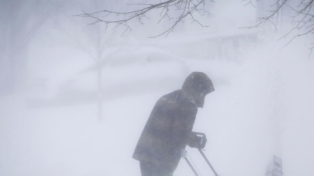 Снежная буря (Фото: AP) שלג כבד ב מערב מדינת ניו יורק סופה ארה"ב