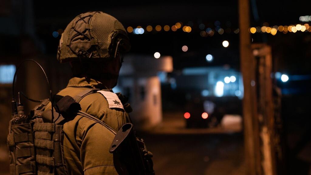 IDF West Bank raid to apprehend terror suspects (Photo: IDF Spokesperson's Unit ) תיעוד ממעצר מבוקשים ע''י לוחמי צה''ל ביהודה ושומרון