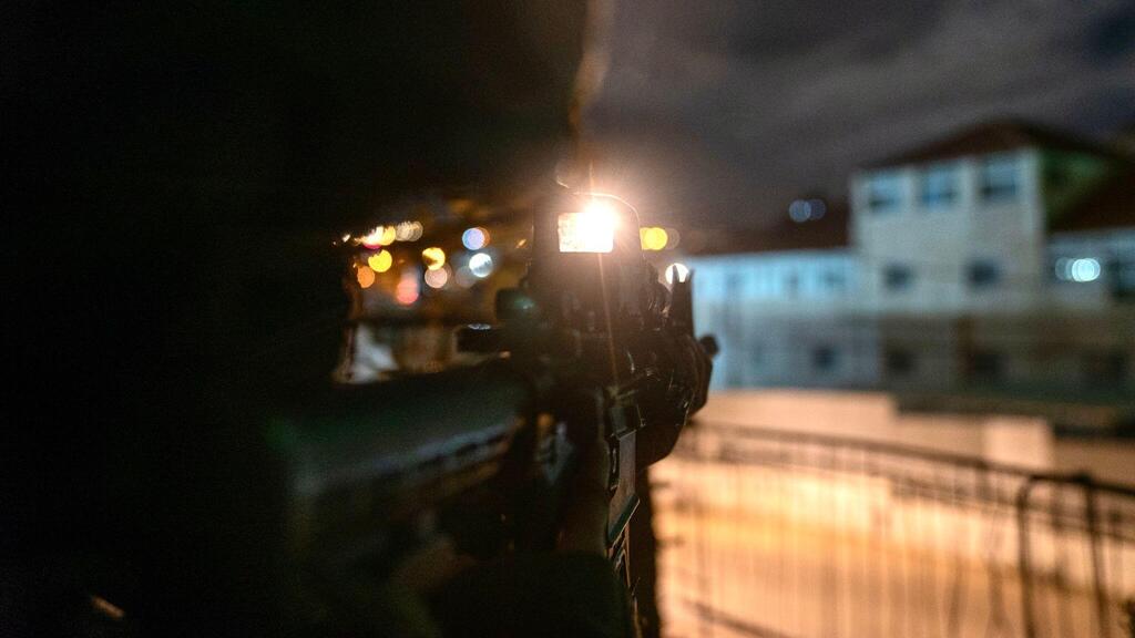 IDF West Bank raid to apprehend terror suspects (Photo: IDF Spokesperson's Unit) תיעוד ממעצר מבוקשים ע''י לוחמי צה''ל ביהודה ושומרון