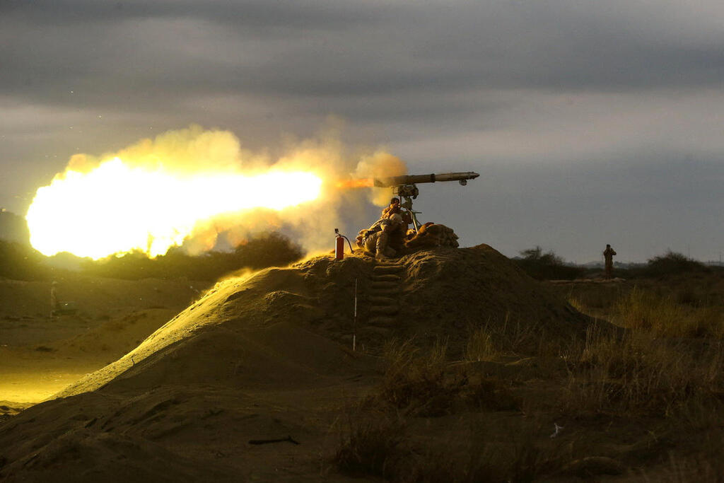 An Iranian military drill along the Strait of Hormuz (Photo: Reuters/ Iranian Army/WANA) תרגיל צבאי של צבא איראן בעומאן