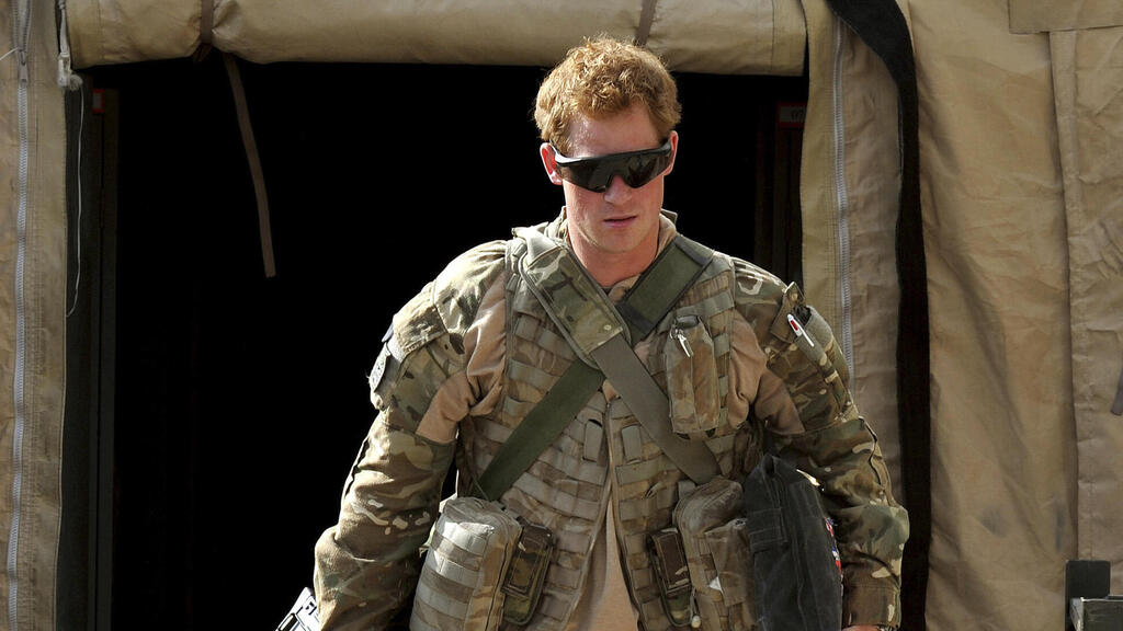 בריטניה הנסיך הארי בימי שירותו ב אפגניסטן שנת 2012