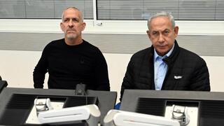 ראש הממשלה בנימין נתניהו וראש השב"כ רונן בר בביקור במרחב שומרון של השב"כ