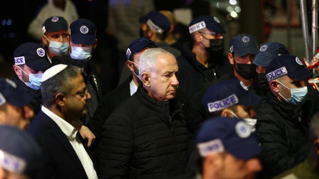 ראש הממשלה בנימין נתניהו מבקר בזירת הפיגוע