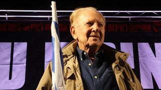 מוריס קאהן בהפגנת התנועה לאיכות השלטון בתל אביב נגד הממשלה