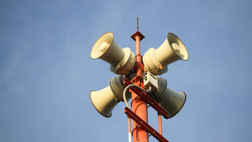 Система оповещения (Фото: shutterstock ) Сирена