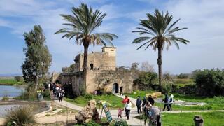 מטיילים בשמורת הטבע עין אפק