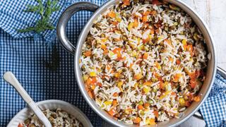 מג'דרה של אורז בסמטי, שעועית מש ופלפלים 