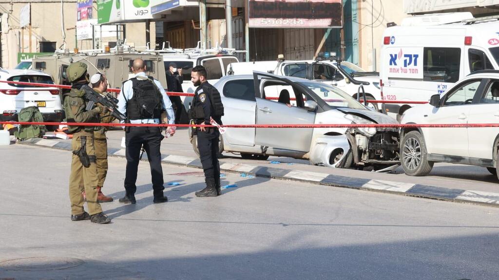 כוחות צה"ל בזירת הפיגוע במחסום חווארה  