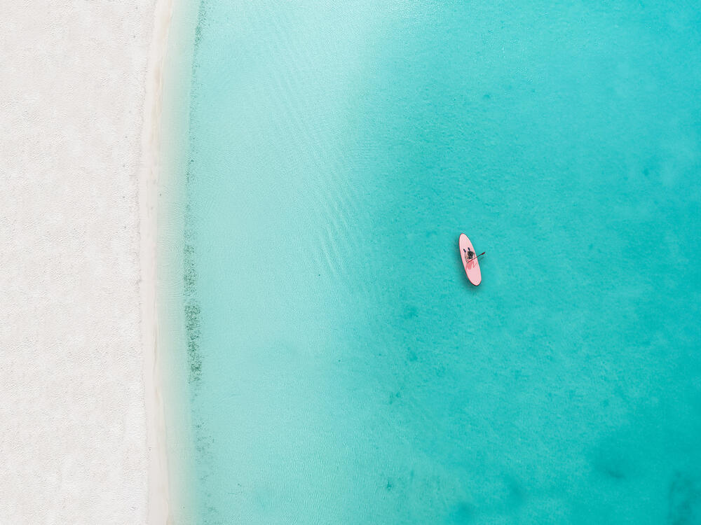 גרייס ביי ביץ' (Grace Bay Beach) שבאיי טרקס וקייקוס