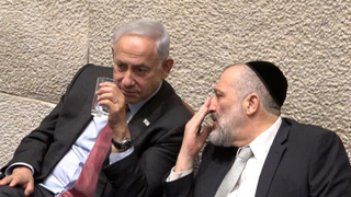 אריה דרעי ובנימין נתניהו במליאת הכנסת