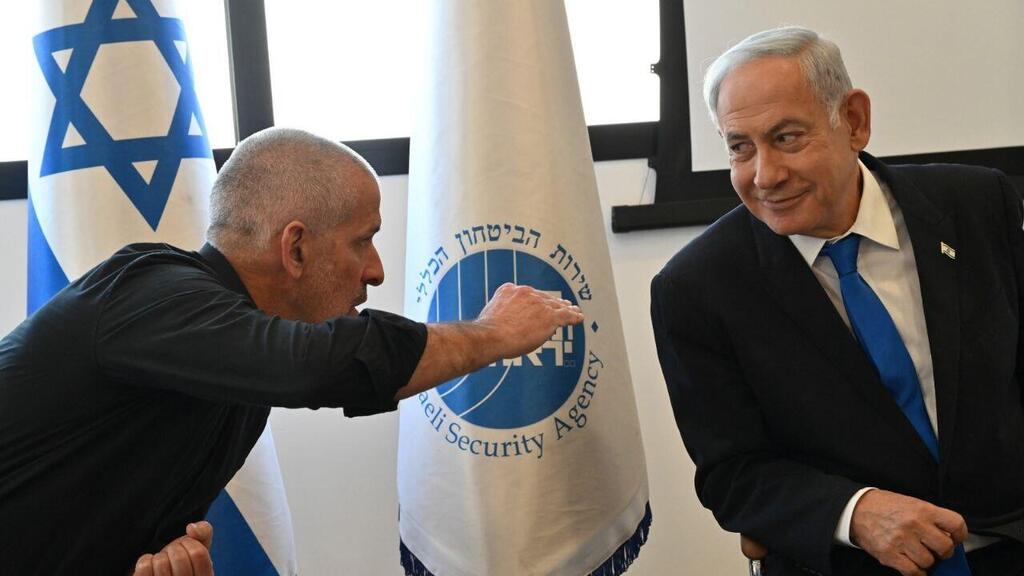 ראש הממשלה בנימין נתניהו עם ראש ה שב"כ רונן בר הרמת כוסית לרכל חג הפסח