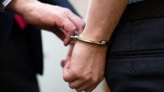 אילוסטרציה מעצר אזיקים