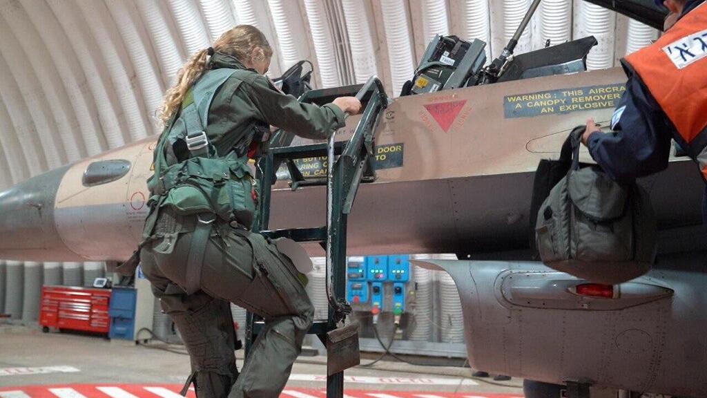 Летчица ВВС ЦАХАЛа (Фото: ЦАХАЛ) סגן י'