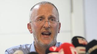 ליאו די במסיבת עיתונאים באפרת