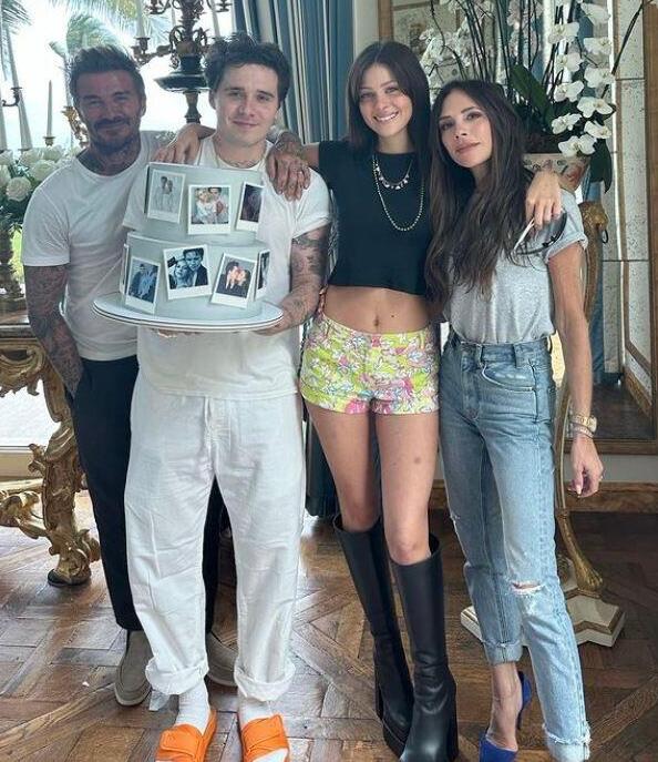 ויקטוריה בקהאם דיוויד בקהאם ברוקלין בקהאם ניקולה פלץ