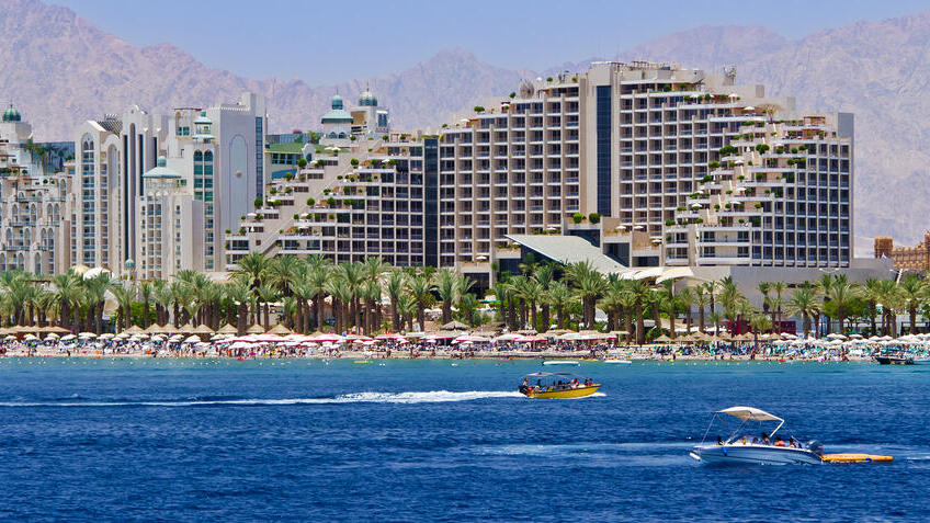 Вид на северный берег Красного моря с эйлатскими отелями (Фото: shutterstock) Вид на северный берег Красного моря с эйлатскими отелями