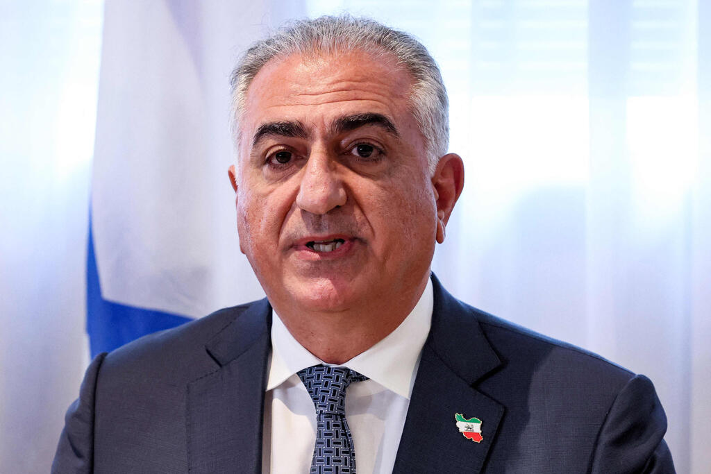 Reza Pahlavi (Photo: AFP) גילה גמליאל בהצהרה לתקשורת עם יורש העצר האיראני רזא פהלווי
