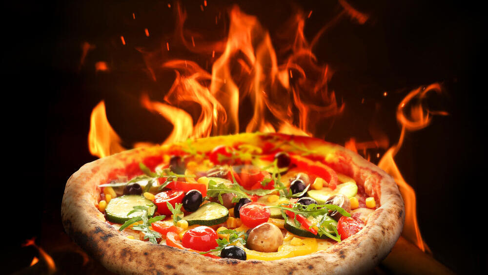 Пицца (Фото: Shutterstock ) פיצה בוערת פלמבה פלאמבה