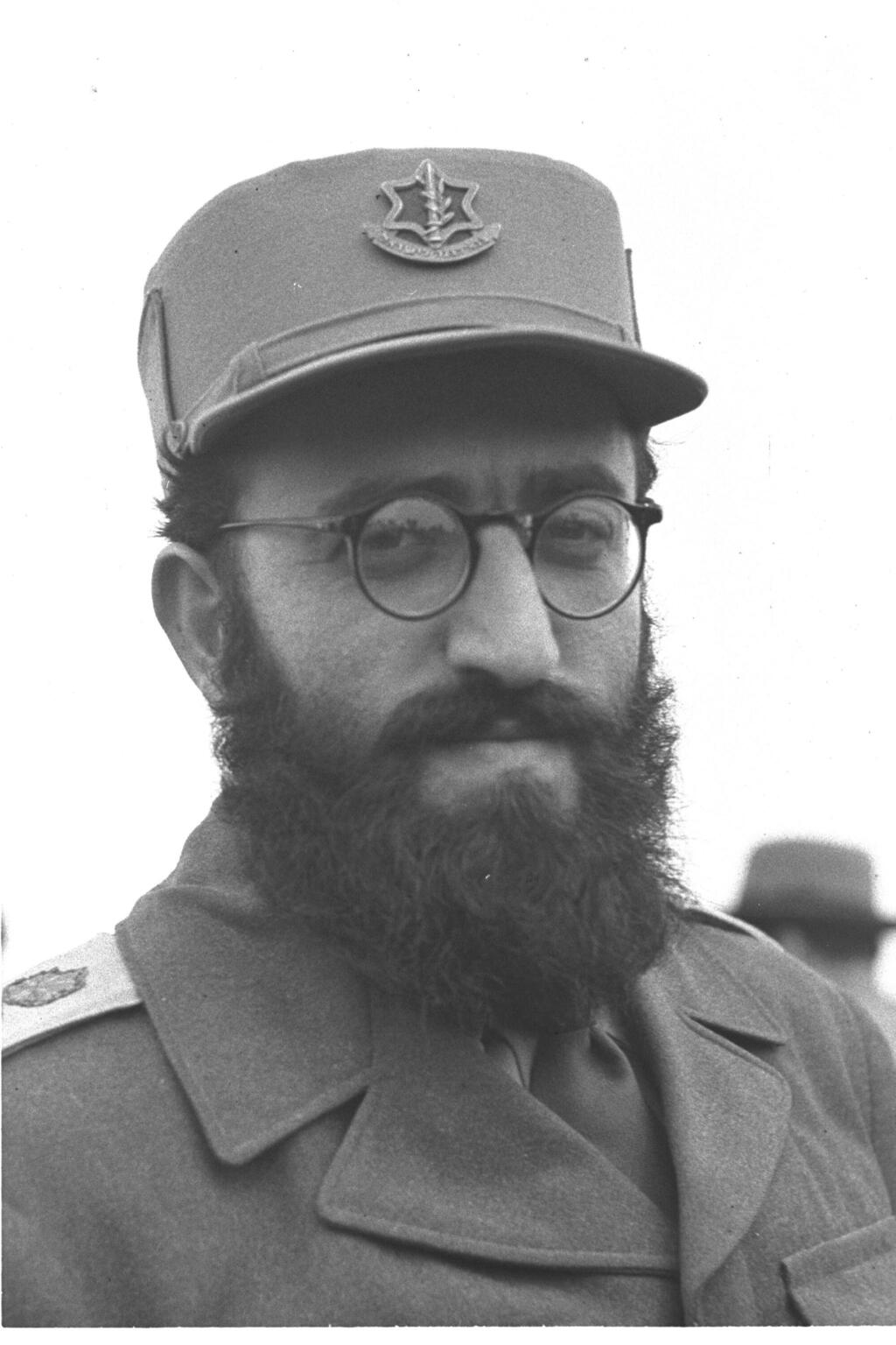 הרב גורן בשנה הראשונה לתפקידו כרב הראשי לצה"ל