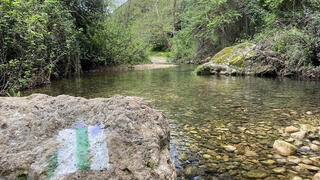 המסלול מצריך לעתים חצייה רטובה של נחל כזיב