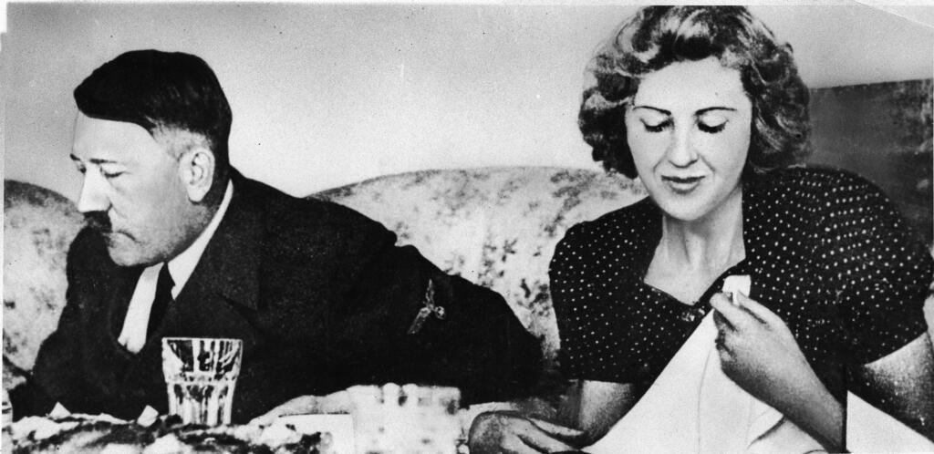 Married shortly before suicide. Eva Braun and Adolf Hitler in the 1940s (Photo: Express Newspapers / Getty Images) התחתנו לפני ההתאבדות. אווה בראון ואדולף היטלר בשנות ה-40