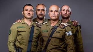 מימין: מח”ט גולני אל”מ יאיר פלאי, מתאם פעולות הממשלה בשטחים אלוף רסאן עליאן, מפקד זרוע היבשה אלוף תמיר ידעי וראש אכ”א האלוף יניב עשור