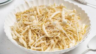 סלט אטריות שעועית, פטריות ונבטים