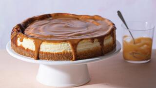 עוגת גבינה עם קוטג' וקרם ריבת חלב